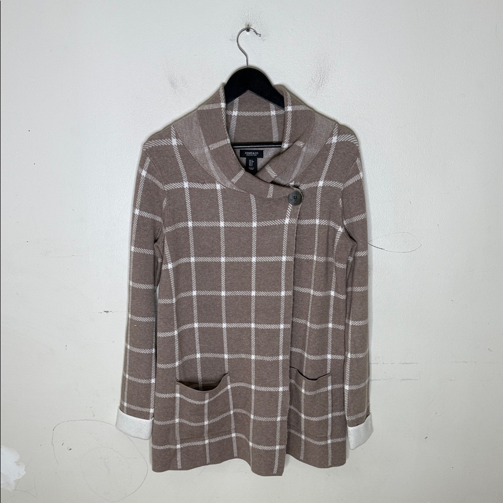 Jones & Co. Tan and White Plaid Button Sweater Size Small